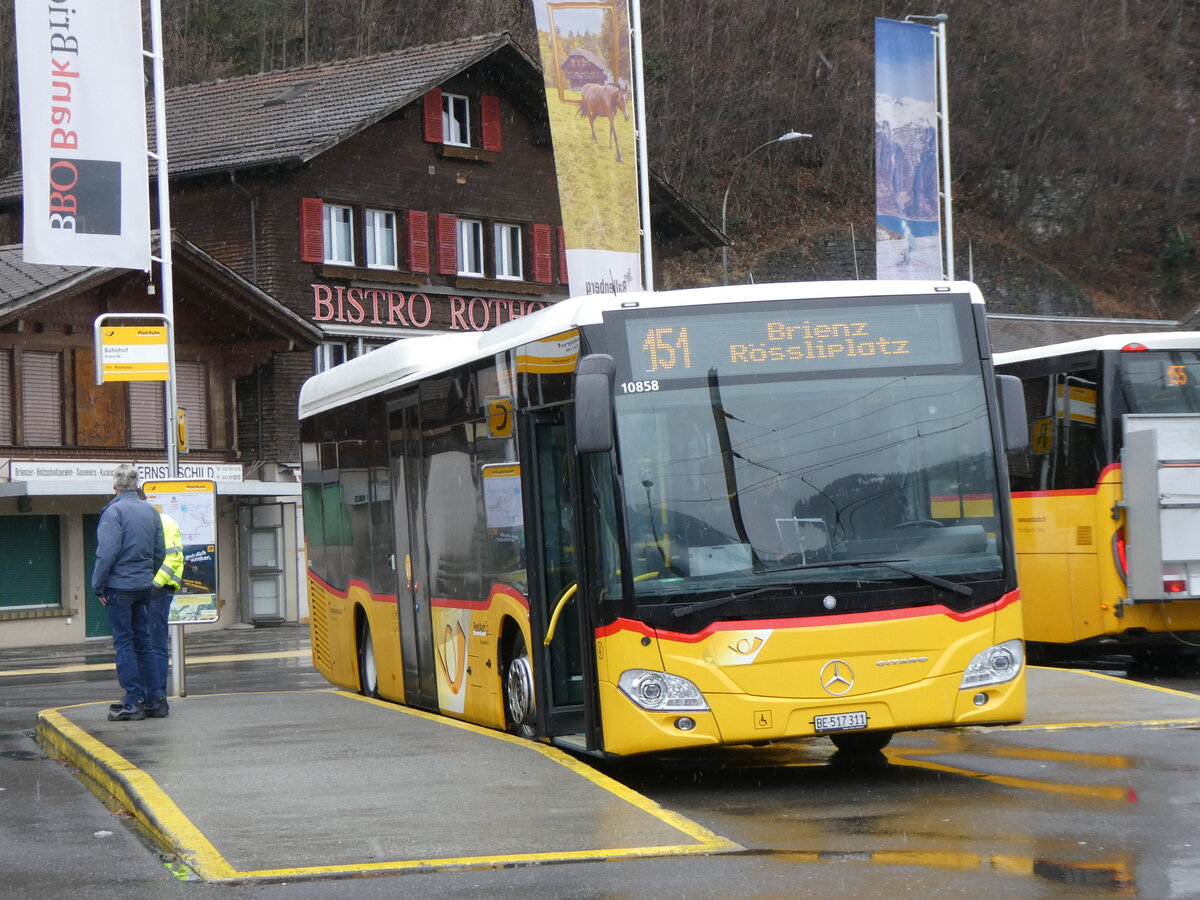 (270'803) - Fl�ck, Brienz - Nr. 4/BE 517'311/PID 10'858 - Mercedes am 10. Januar 2025 beim Bahnhof Brienz