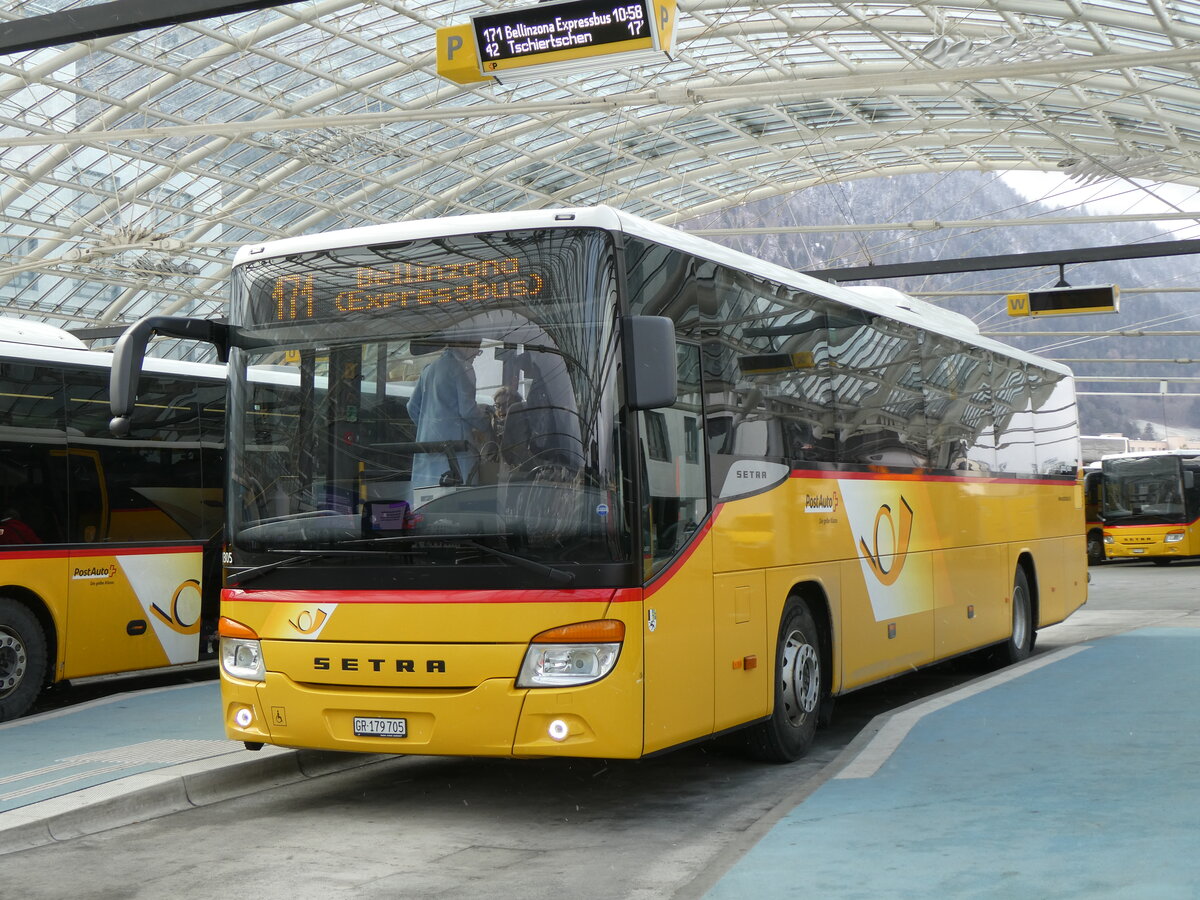 (272'002) - PostAuto Graub�nden - GR 179'705/PID 11'305 - Setra am 14. Februar 2025 in Chur, Postautostation