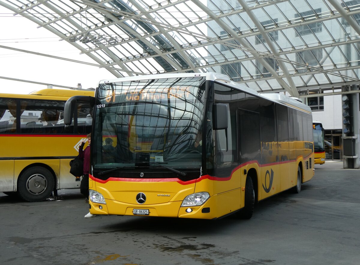 (272'017) - PostAuto Graub�nden - GR 86'325/PID 12'213 - Mercedes am 14. Februar 2025 in Chur, Postautostation