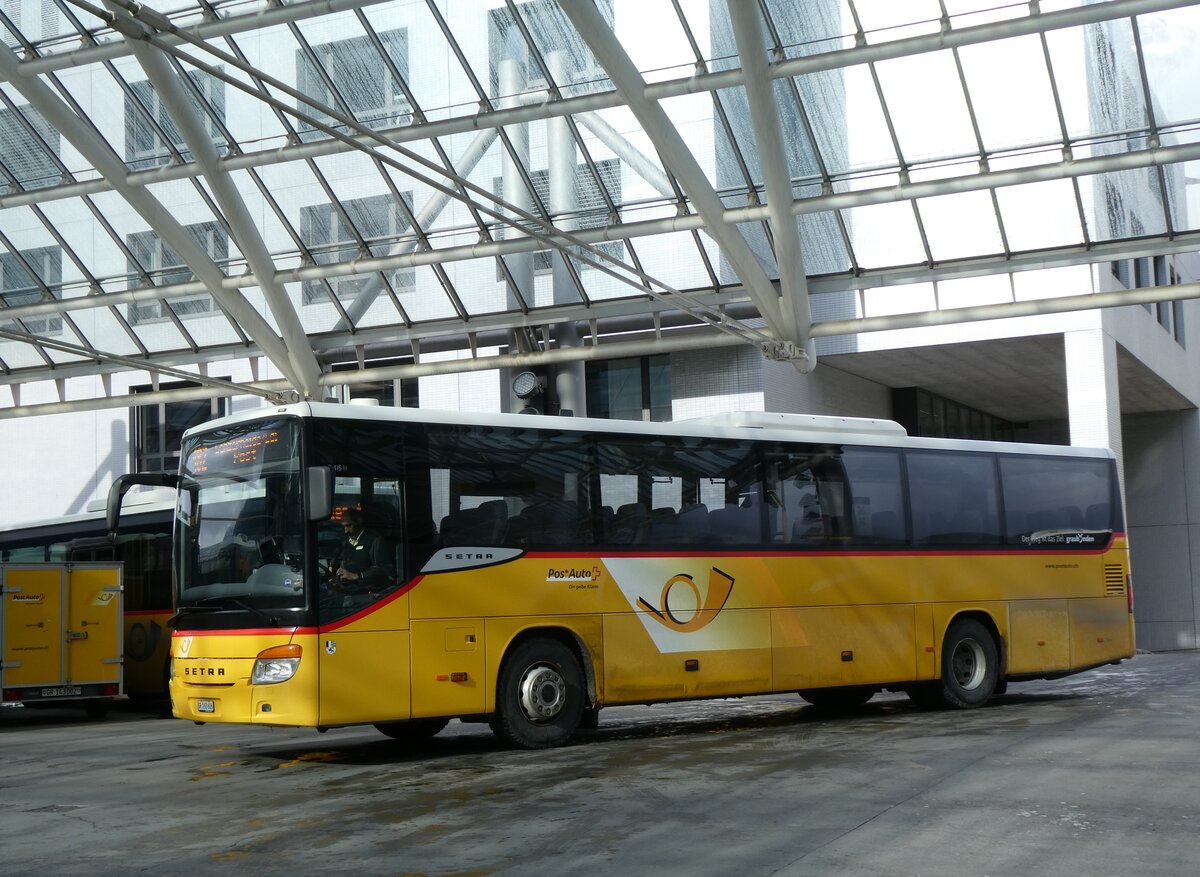 (272'019) - PostAuto Graub�nden - GR 168'606/PID 5610 - Setra am 14. Februar 2025 in Chur, Postautostation