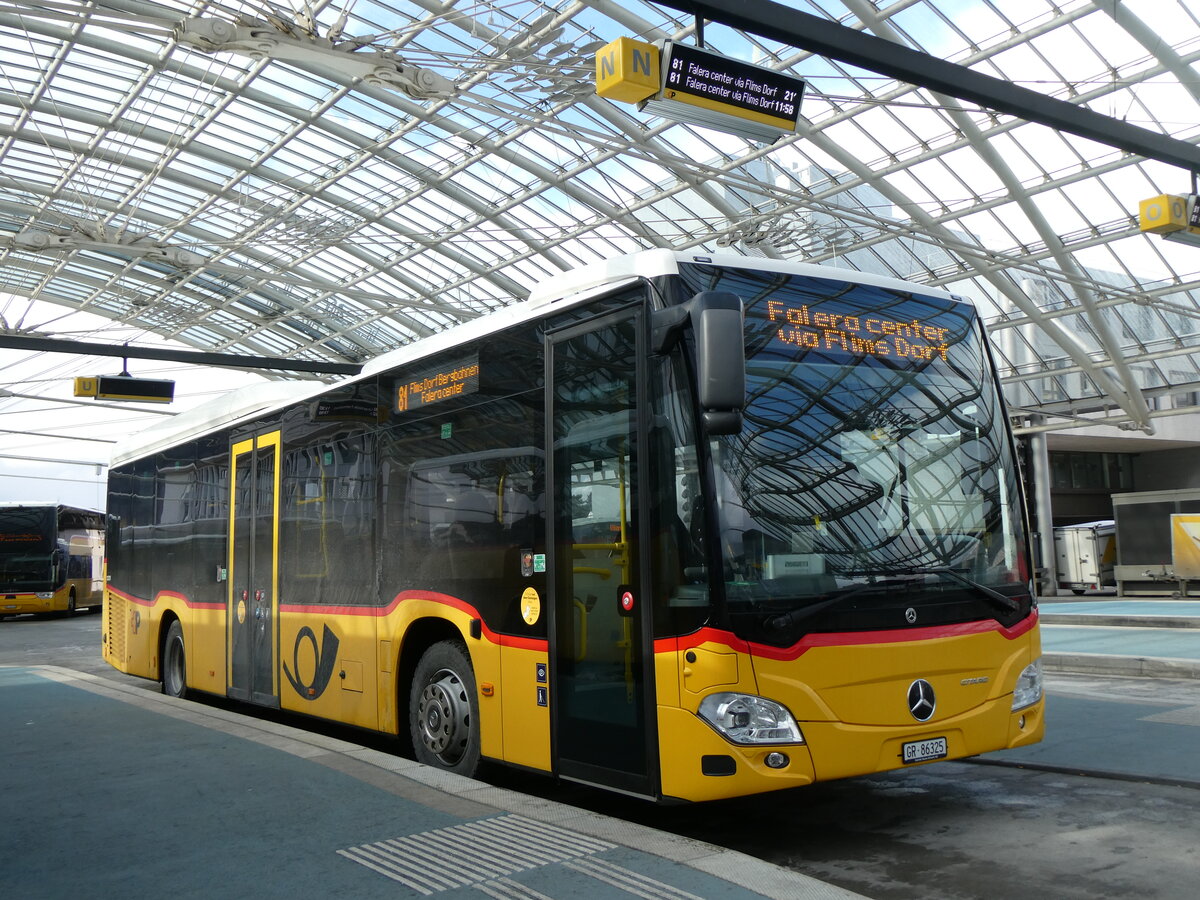 (272'022) - PostAuto Graub�nden - GR 86'325/PID 12'213 - Mercedes am 14. Februar 2025 in Chur, Postautostation