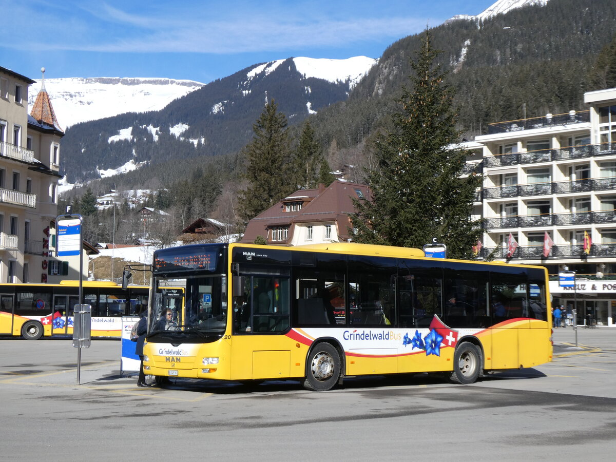 (272'183) - GrindelwaldBus, Grindelwald - Nr. 20/BE 349'361 - MAN/Gppel am 17. Februar 2025 beim Bahnhof Grindelwald