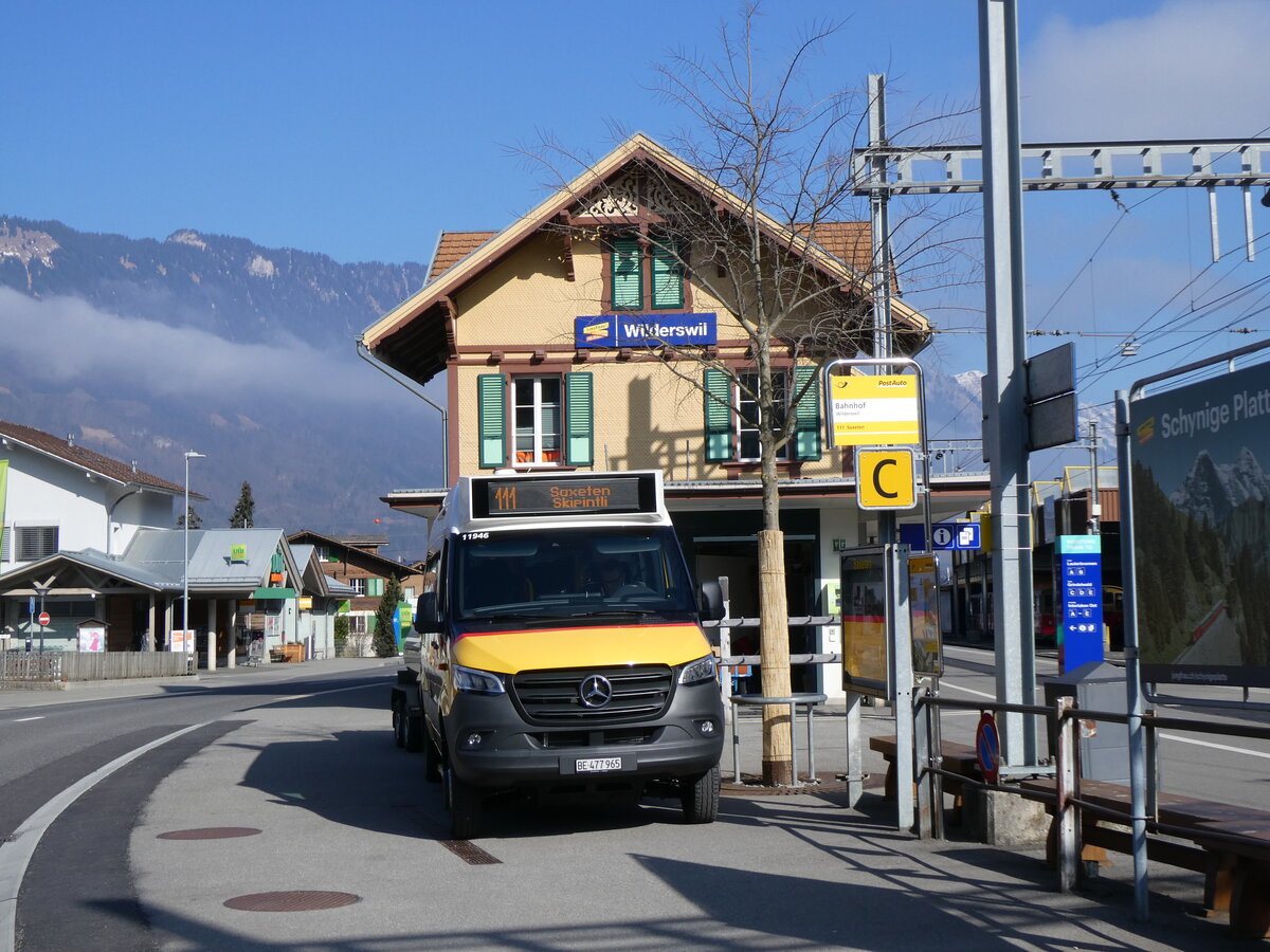 (272'218) - PostAuto Bern - BE 477'965/PID 11'946 - Mercedes am 18. Februar 2025 beim Bahnhof Wilderswil