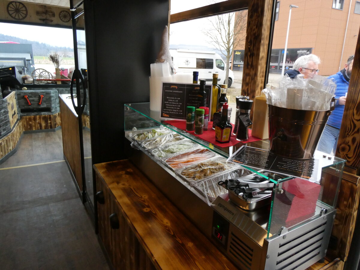 (272'518) - K�bli, Kaufdorf - Volvo/Hess (ex Kuhn, Merenschwand PID 1430) am 1. M�rz 2025 in Belp, Druckerei Jordi (Innenaufnahme)