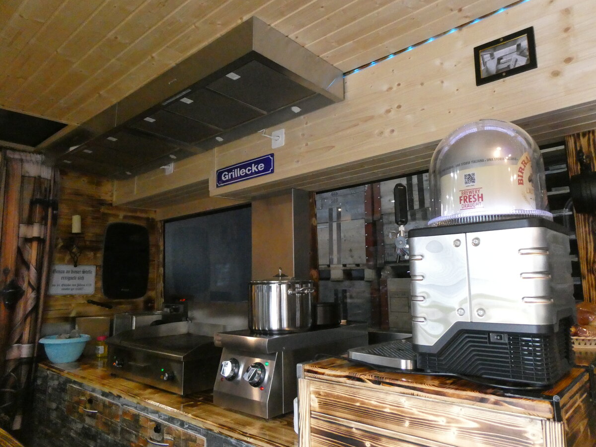 (272'521) - K�bli, Kaufdorf - Volvo/Hess (ex Kuhn, Merenschwand PID 1430) am 1. M�rz 2025 in Belp, Druckerei Jordi (Innenaufnahme)