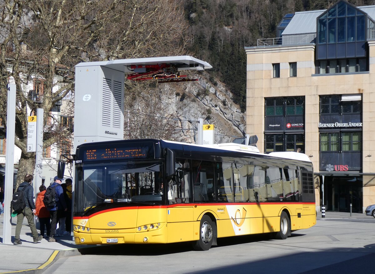 (272'663) - Hfliger, Sursee - Nr. 5/OW 10'011 - Solaris am 7. Mrz 2025 beim Bahnhof Interlaken West