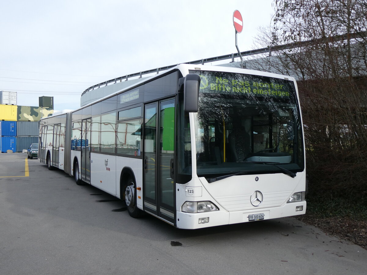 (272'704) - Wieland, Murten - Nr. 123/FR 300'604 - Mercedes (ex Knecht, Windisch Nr. 215; ex Interbus, Yverdon Nr. 215; ex BVB Basel Nr. 794; ex ASN Stadel Nr. 199/PID 4125) am 9. Mrz 2025 in Kerzers, Interbus