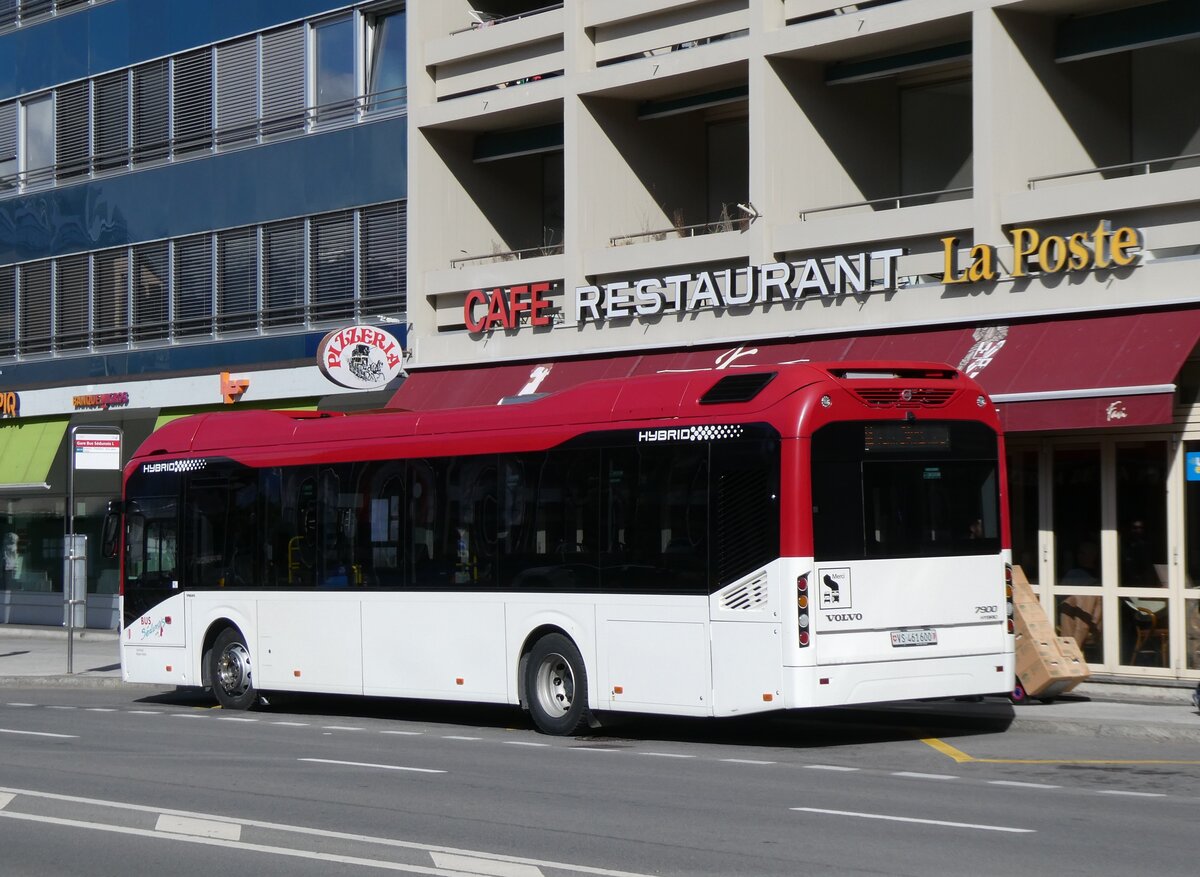 (272'756) - PostAuto Wallis - Nr. 78/VS 461'600/PID 10'682 - Volvo am 11. Mrz 2025 beim Bahnhof Sion
