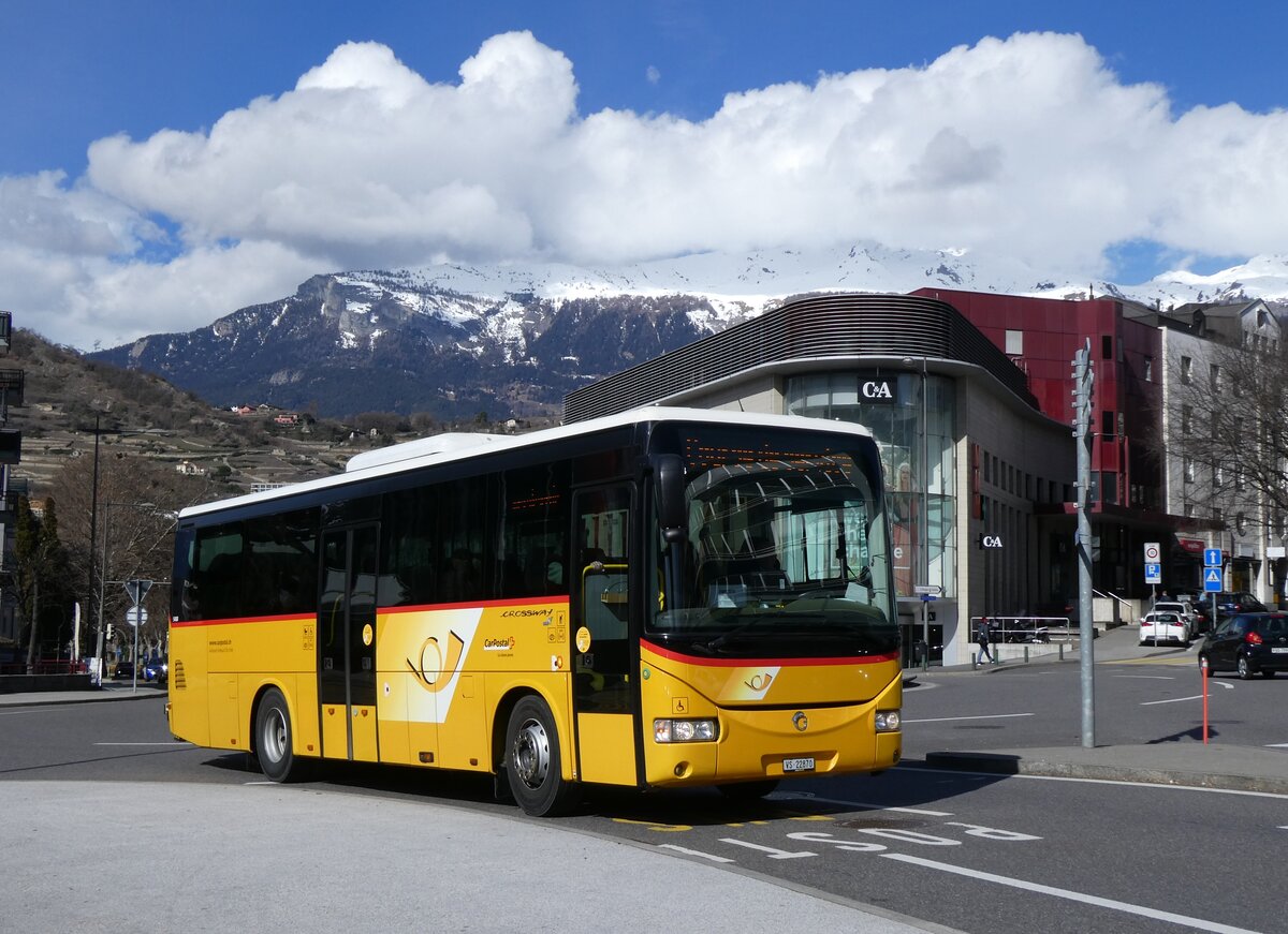 (272'763) - Evquoz, Erde - VS 22'870/PID 5488 - Irisbus am 11. Mrz 2025 beim Bahnhof Sion