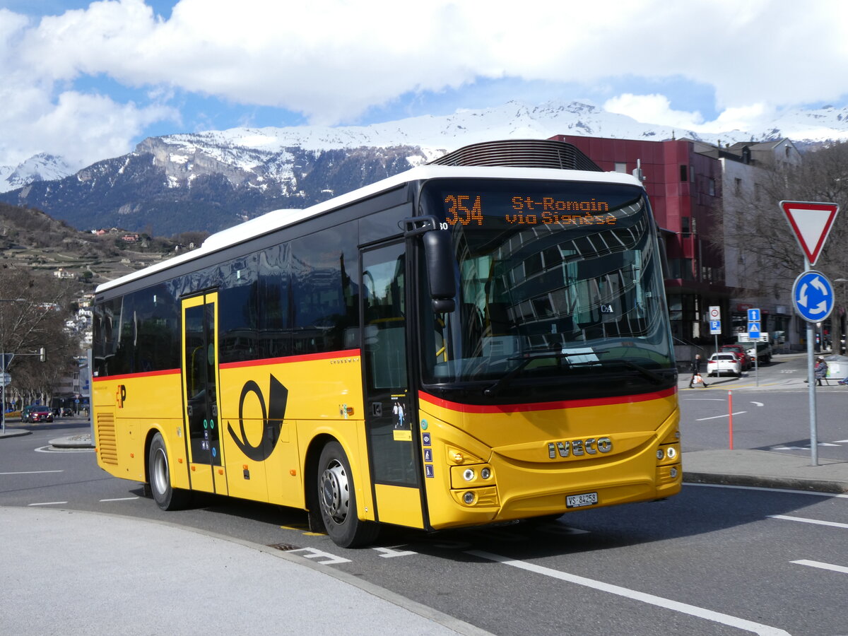 (272'795) - Buchard, Leytron - VS 84'258/PID 11'980 - Iveco am 11. Mrz 2025 beim Bahnhof Sion