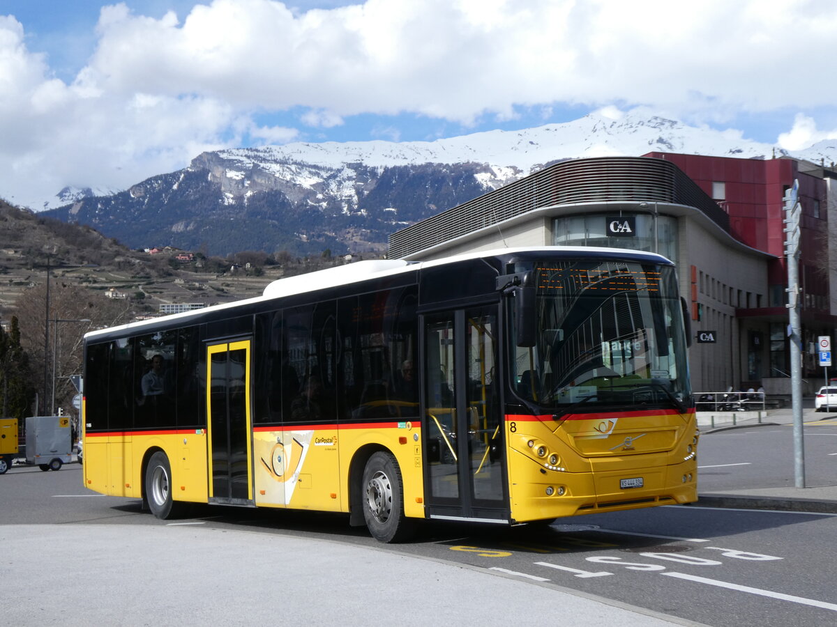 (272'798) - Lathion, Sion - Nr. 8/VS 444'334/PID 11'486 - Volvo am 11. Mrz 2025 beim Bahnhof Sion