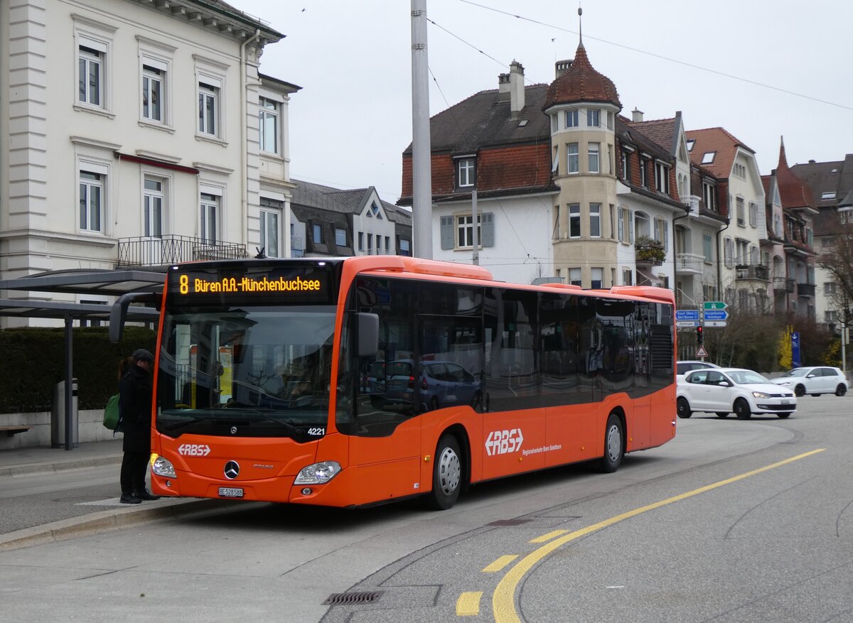 (273'008) - RBS Worblaufen - Nr. 4221/SO 528'588 - Mercedes (ex Nr. 221) am 15. Mrz 2025 beim Hauptbahnhof Solothurn