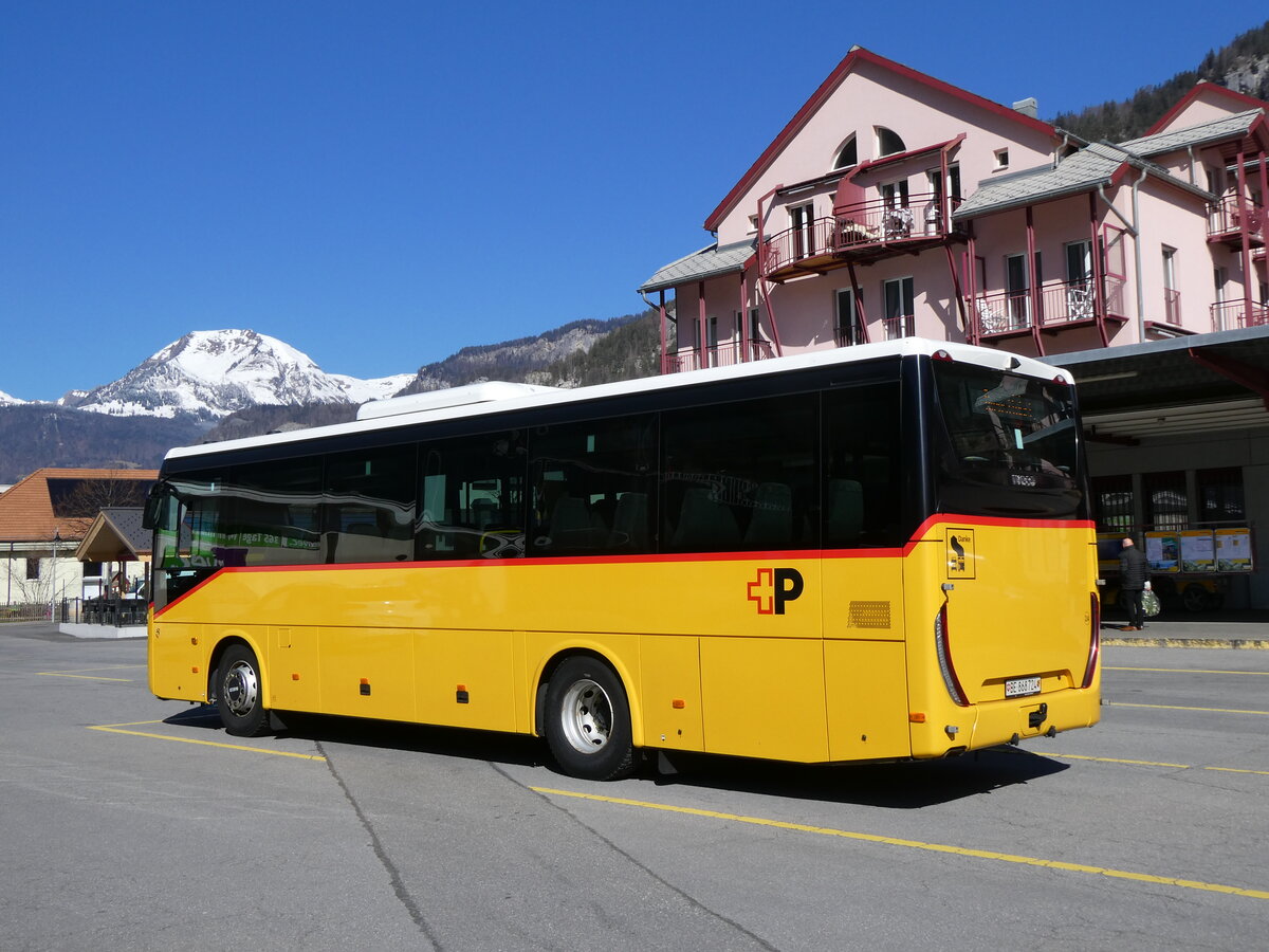 (273'063) - Flck, Brienz - Nr. 24/BE 868'724/PID 11'593 - Iveco am 18. Mrz 2025 in Meiringen, Postautostation