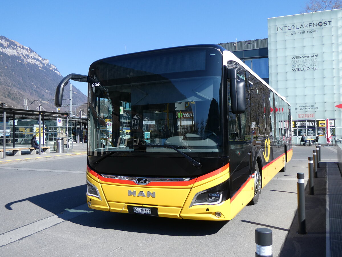 (273'070) - PostAuto Bern - BE 675'387/PID 12'066 - MAN am 18. Mrz 2025 beim Bahnhof Interlaken Ost