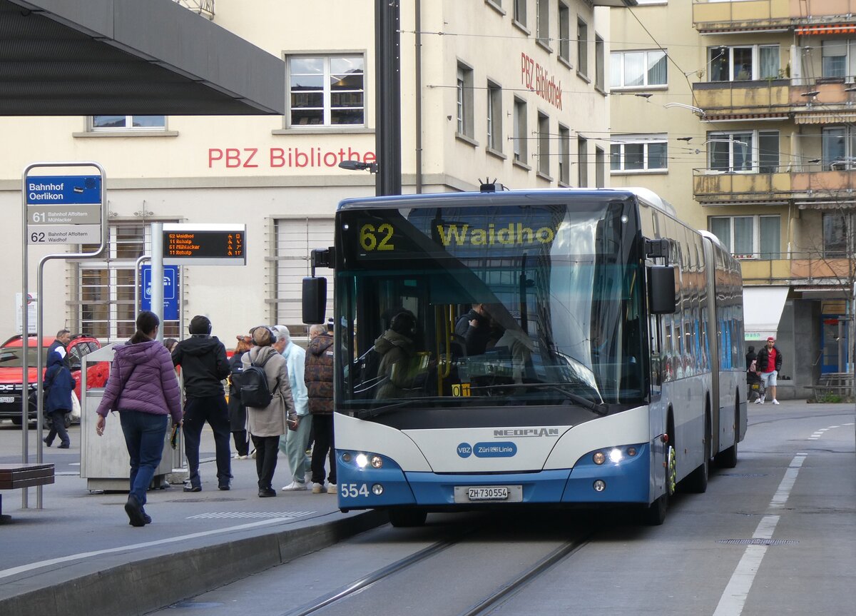 (273'155) - VBZ Zrich - Nr. 554/ZH 730'554 - Neoplan am 24. Mrz 2025 beim Bahnhof Zrich Oerlikon