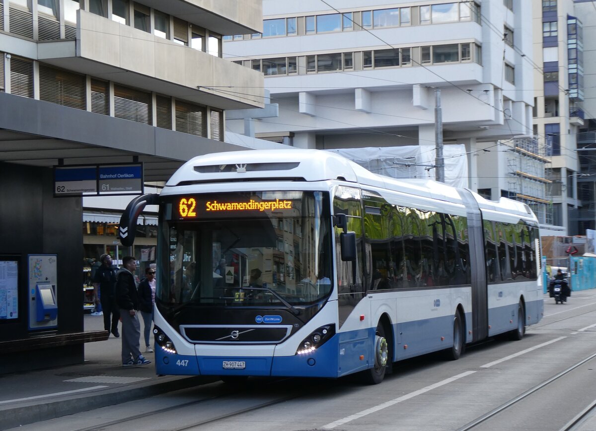 (273'161) - VBZ Zrich - Nr. 447/ZH 907'447 - Volvo am 24. Mrz 2025 beim Bahnhof Zrich Oerlikon