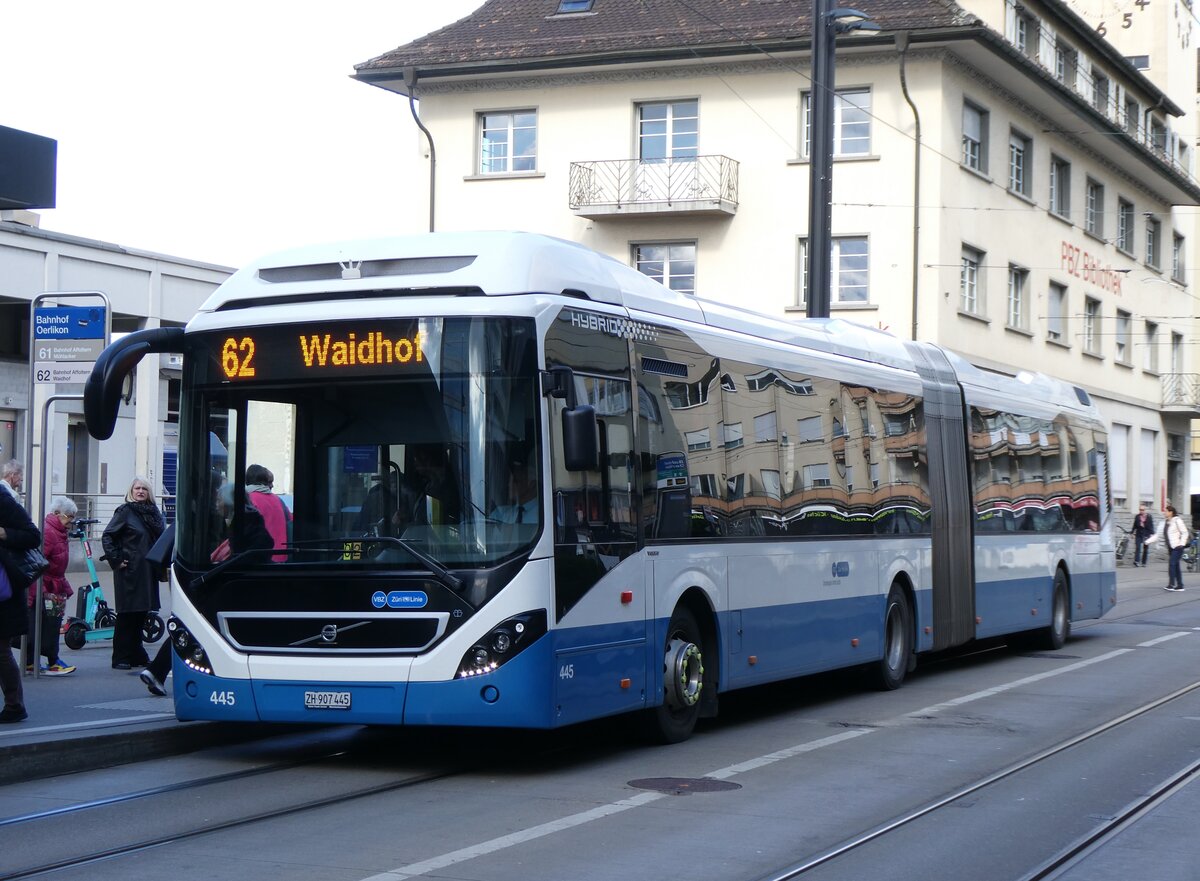 (273'162) - VBZ Zrich - Nr. 445/ZH 907'445 - Volvo am 24. Mrz 2025 beim Bahnhof Zrich Oerlikon