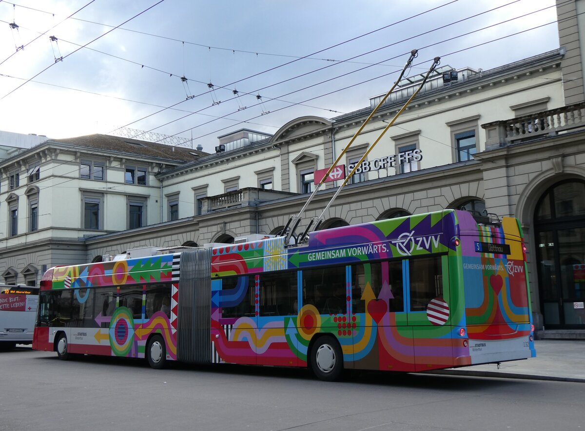 (273'176) - SW Winterthur - Nr. 132 - Hess/Hess Gelenktrolleybus am 24. Mrz 2025 beim Hauptbahnhof Winterthur