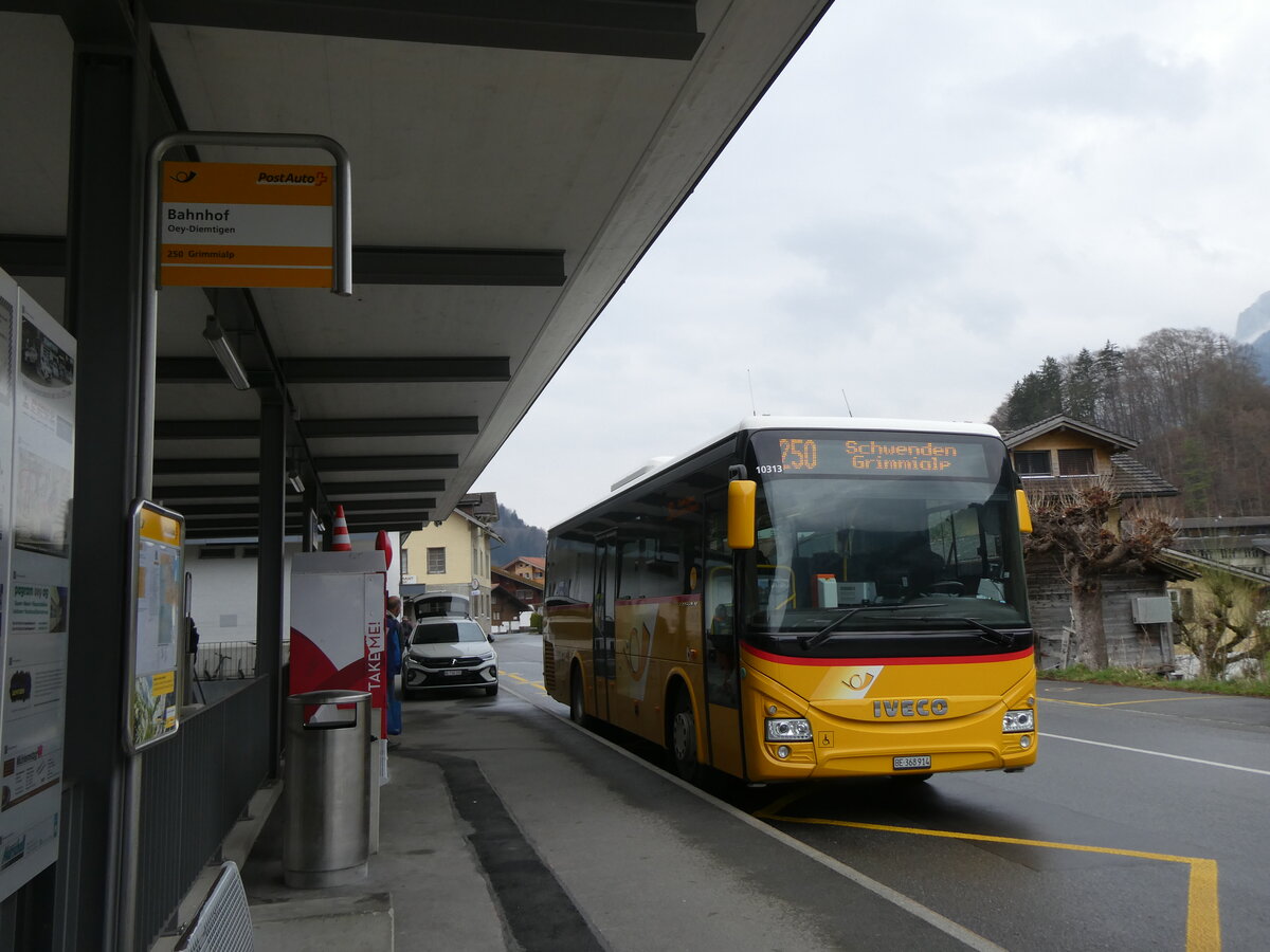 (273'186) - Spring, Schwenden - BE 368'914/PID 10'313 - Iveco am 26. Mrz 2025 beim Bahnhof Oey-Diemtigen