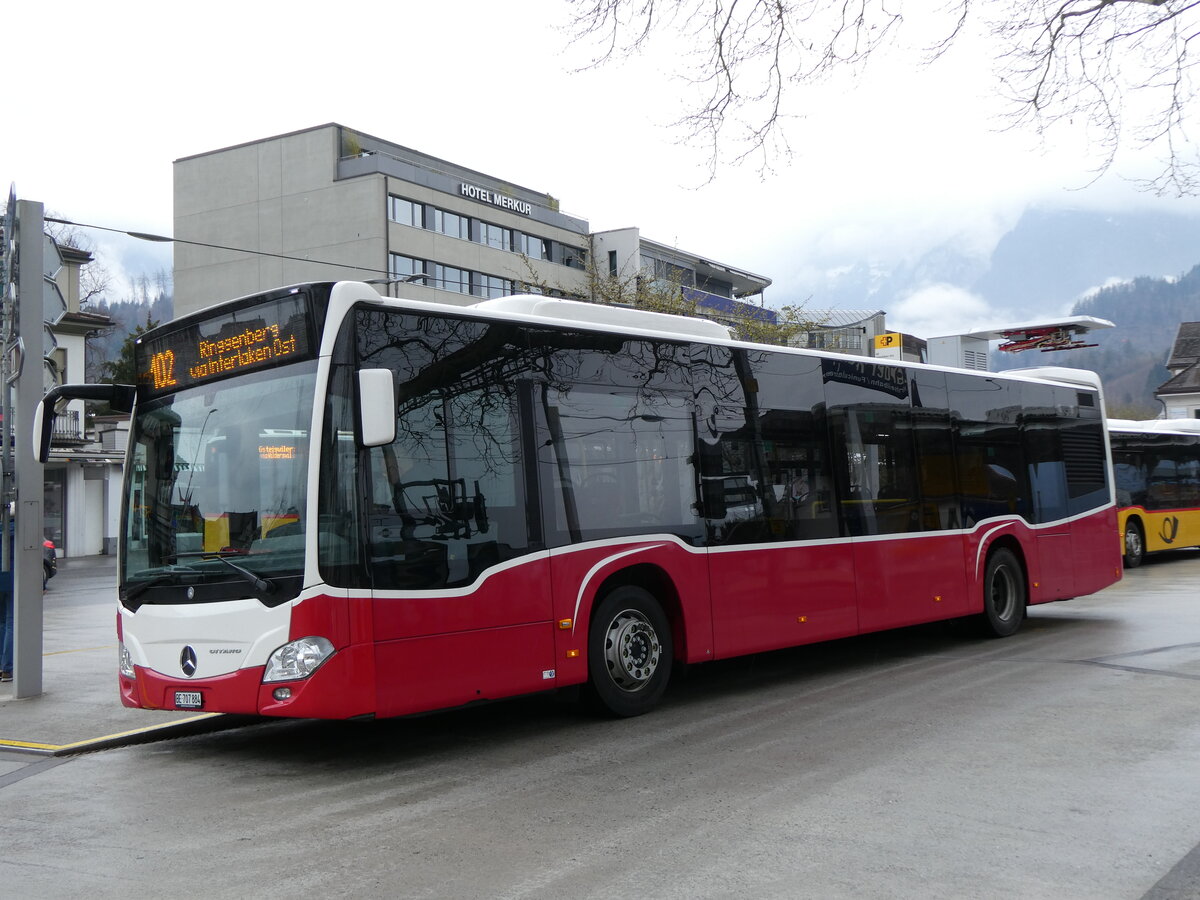 (273'190) - PostAuto Bern - BE 707'884/PID 12'414 - Mercedes (ex Wiener Linien, A-Wien Nr. 8154) am 26. Mrz 2025 beim Bahnhof Interlaken West