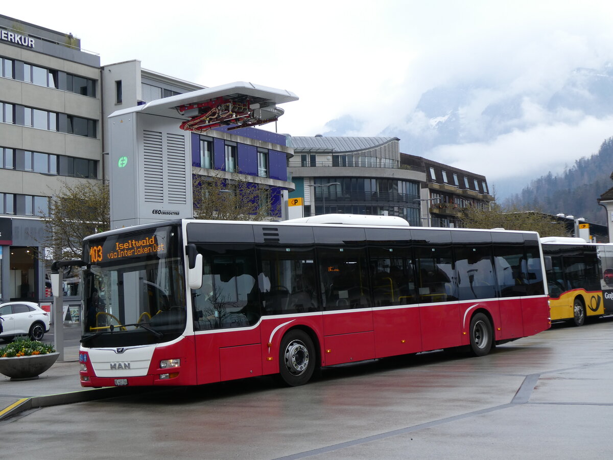 (273'195) - PostAuto Bern - BE 403'166/PID 12'336 - MAN (ex Dr. Richard, A-Wien Nr. 1411) am 26. Mrz 2025 beim Bahnhof Interlaken West