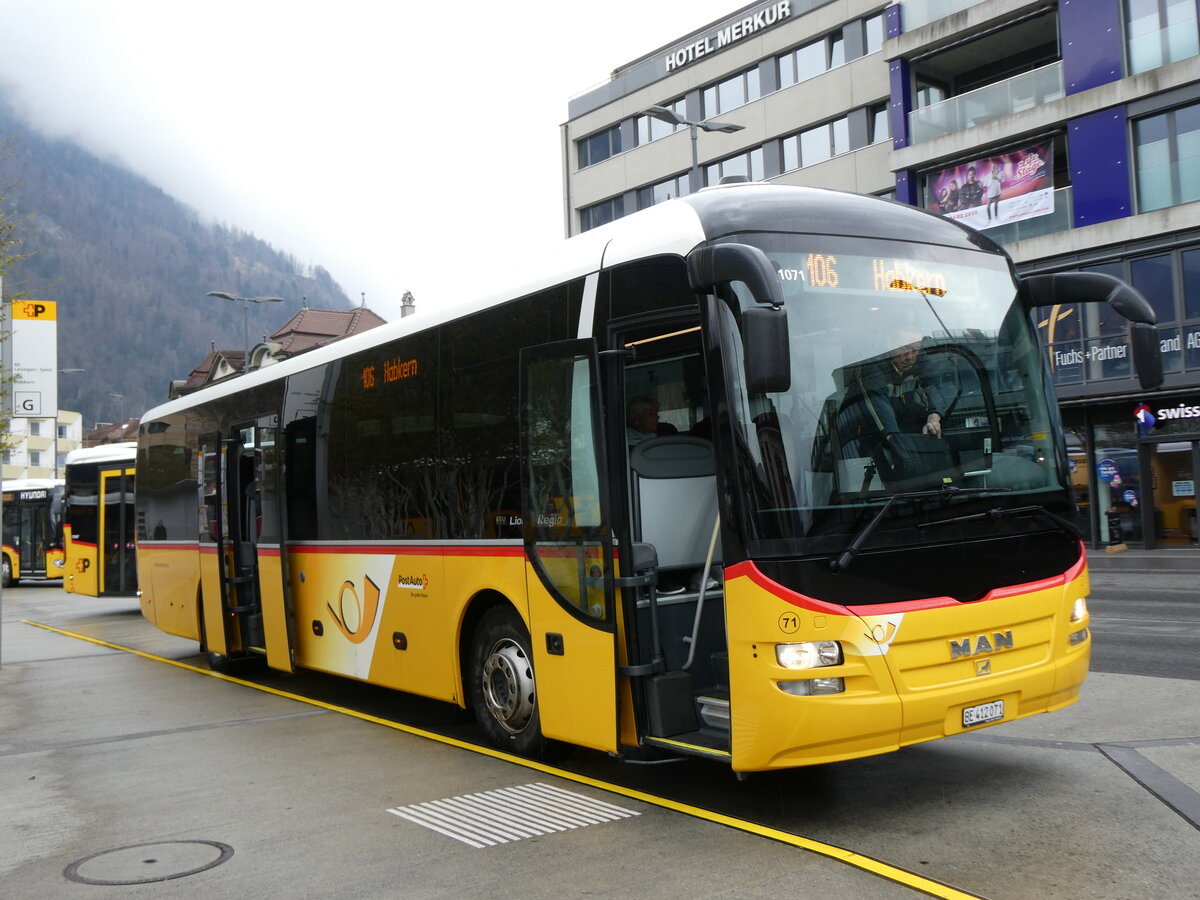 (273'197) - PostAuto Bern - Nr. 71/BE 412'071/PID 11'071 - MAN (ex PostAuto Zentralschweiz Nr. 20; ex Dillier, Sarnen Nr. 20) am 26. Mrz 2025 beim Bahnhof Interlaken West