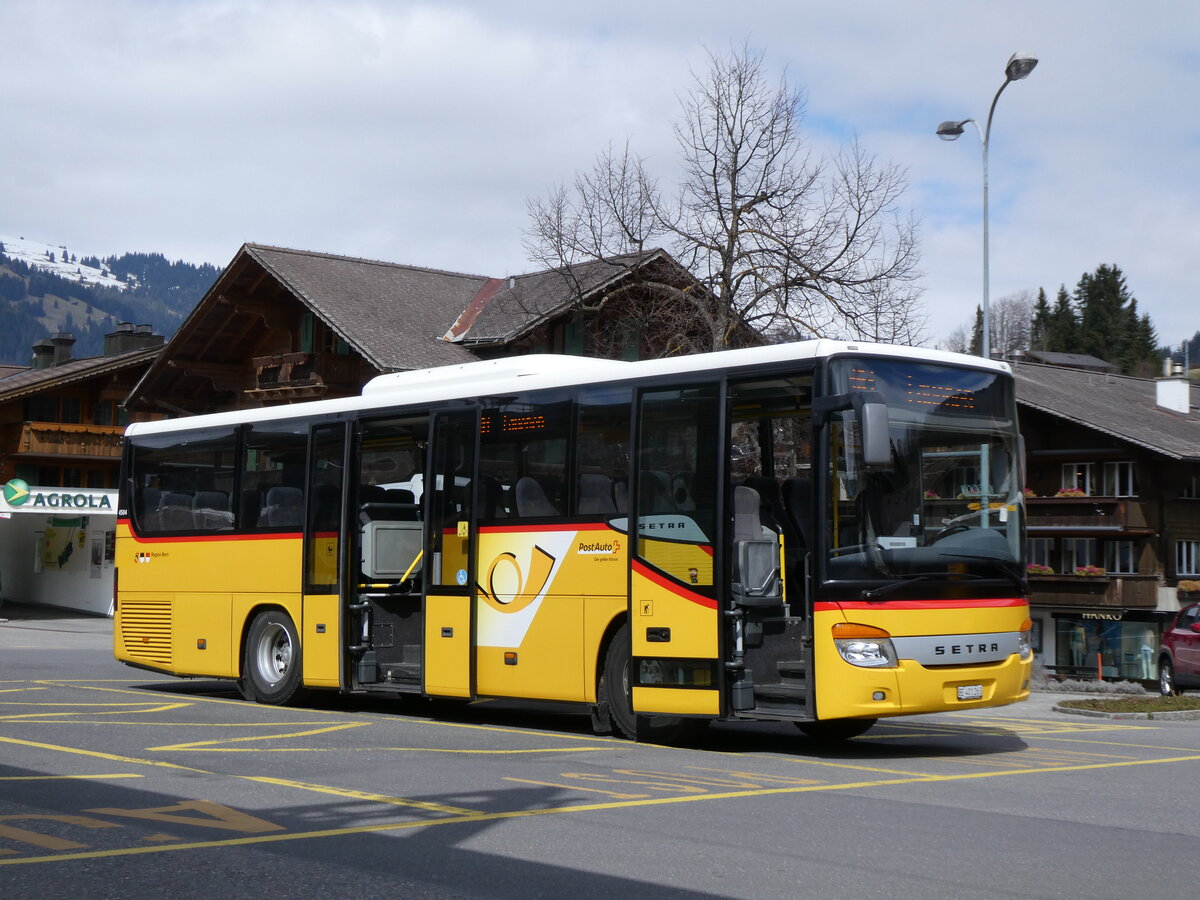 (273'232) - PostAuto Bern - BE 401'263/PID 4504 - Setra (ex AVG Meiringen Nr. 63) am 27. Mrz 2025 beim Bahnhof Gstaad