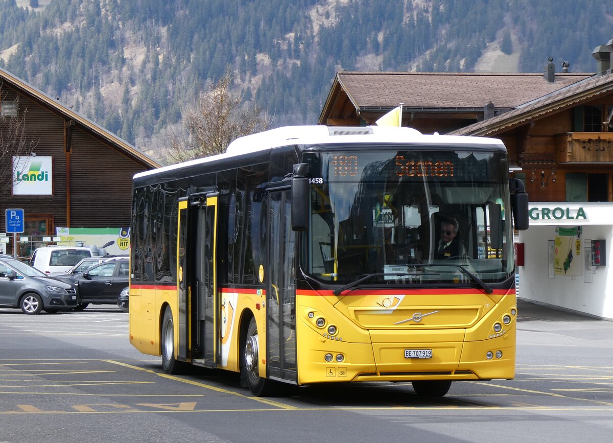 (273'239) - PostAuto Bern - BE 707'919/PID 11'458 - Volvo (ex K�bli, Gstaad) am 27. M�rz 2025 beim Bahnhof Gstaad
