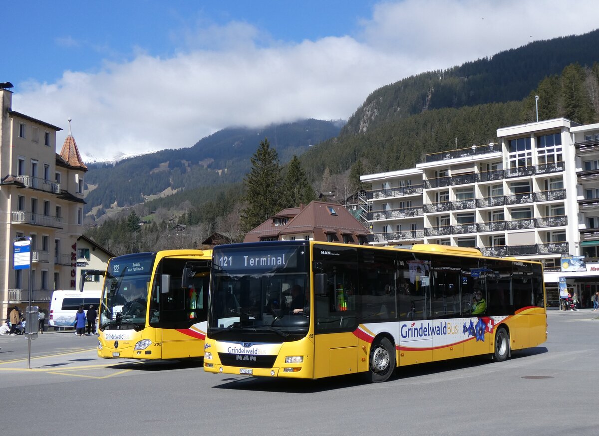 (273'265) - GrindelwaldBus, Grindelwald - Nr. 15/BE 525'871 - MAN am 28. M�rz 2025 beim Bahnhof Grindelwald