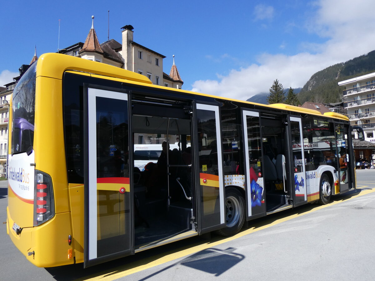 (273'268) - GrindelwaldBus, Grindelwald - Nr. 201/BE 905'201 - Mercedes am 28. Mrz 2025 beim Bahnhof Grindelwald