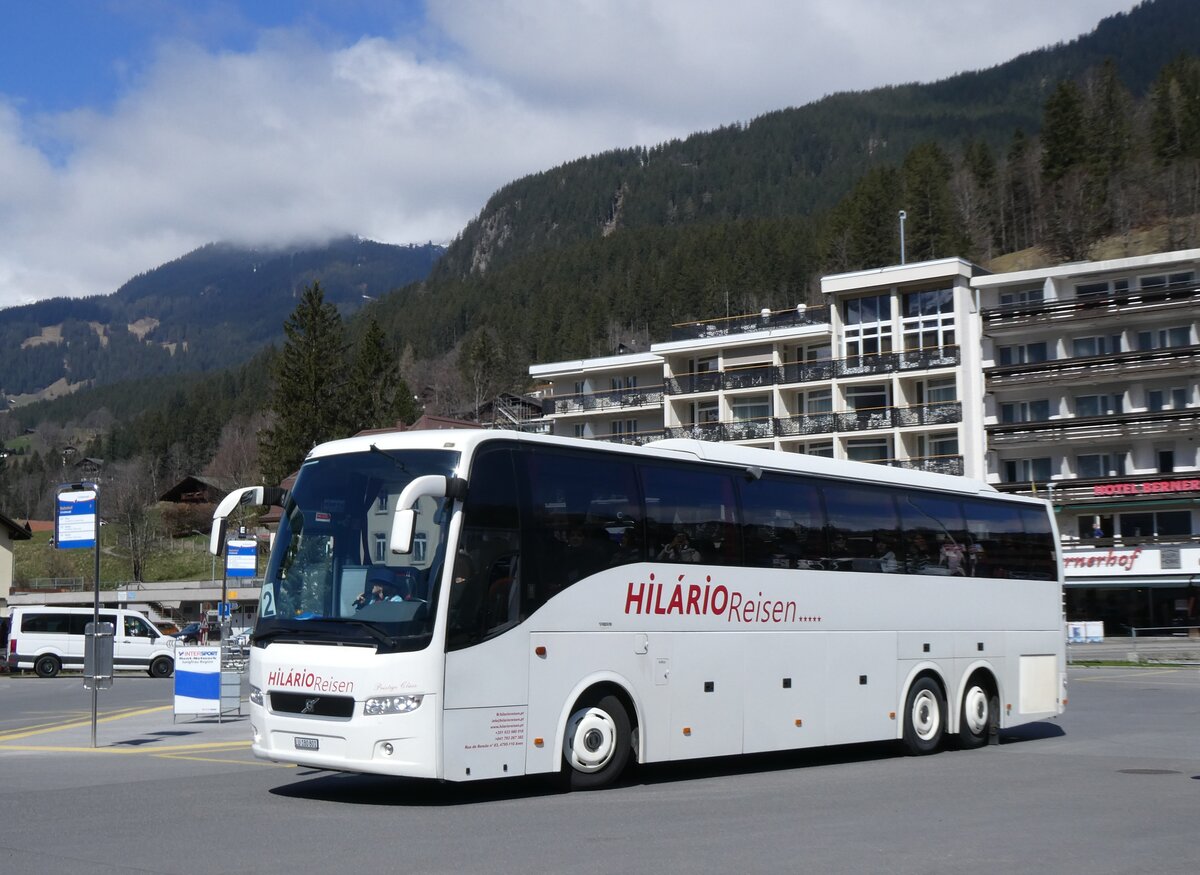 (273'270) - Hilrio, Schtz - LU 180'801 - Volvo am 28. Mrz 2025 beim Bahnhof Grindelwald