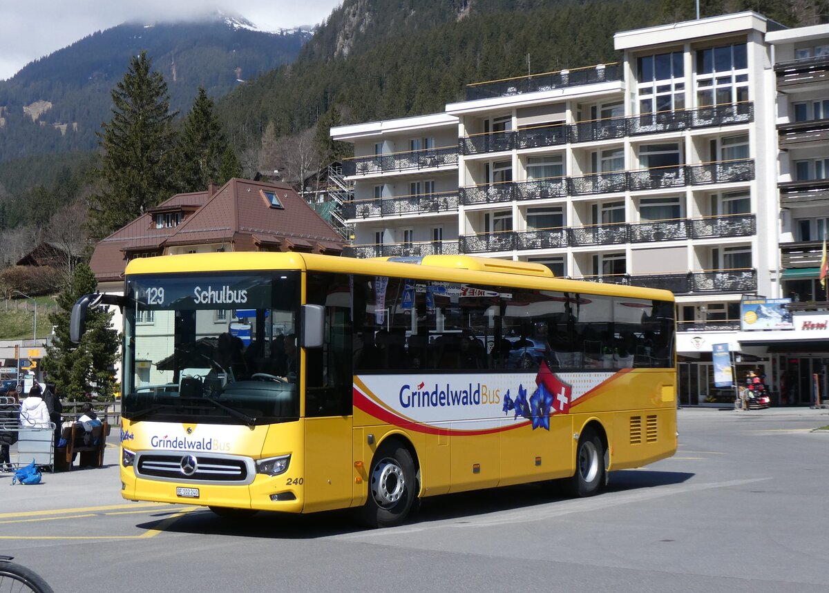 (273'276) - GrindelwaldBus, Grindelwald - Nr. 240/BE 102'240 - Mercedes am 28. Mrz 2025 beim Bahnhof Grindelwald
