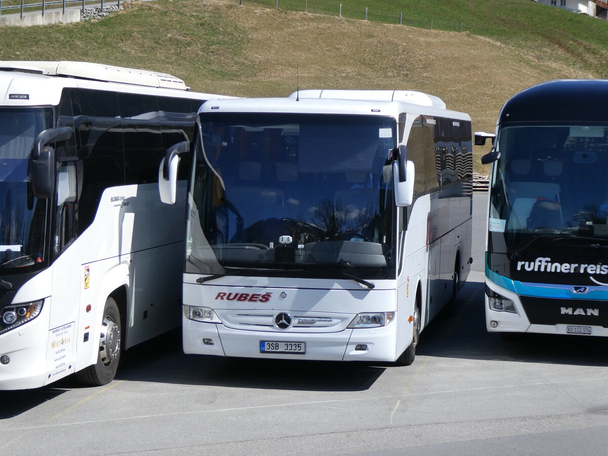 (273'289) - Aus Tschechien: Rubes, Risuty - 3SB 3335 - Mercedes am 28. Mrz 2025 in Grindelwald, Grund