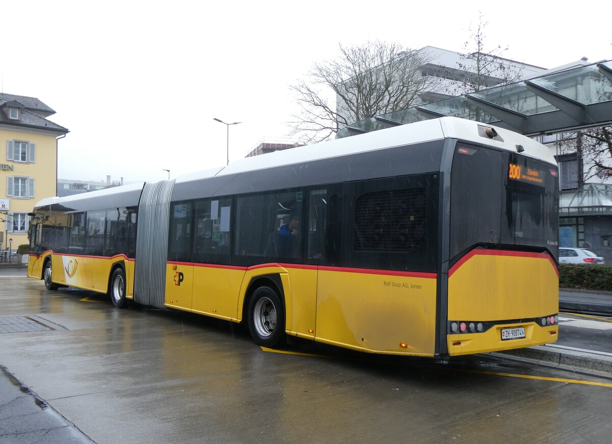 (273'360) - Stutz, Jonen - Nr. 417/ZH 90'874/PID 11'792 - Solaris am 29. Mrz 2025 beim Bahnhof Affoltern