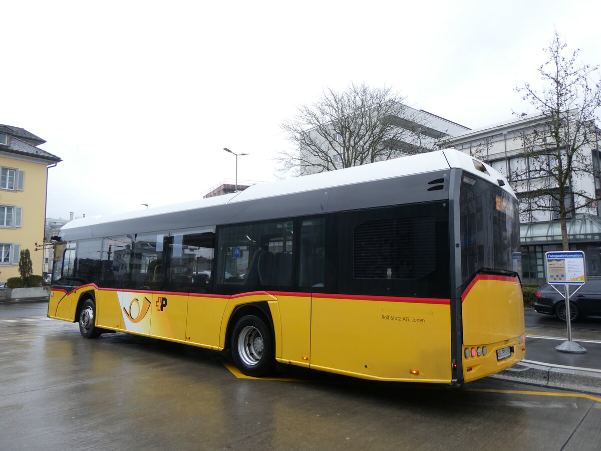 (273'365) - Stutz, Jonen - Nr. 403/ZH 258'935/PID 11'413 - Solaris am 29. Mrz 2025 beim Bahnhof Affoltern