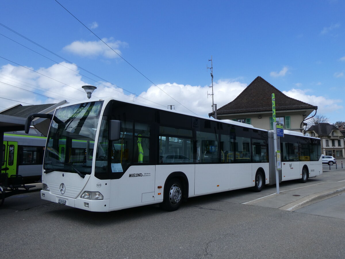 (273'466) - Wieland, Murten - Nr. 123/FR 300'604 - Mercedes (ex Knecht, Windisch Nr. 215; ex Interbus, Yverdon Nr. 215; ex BVB Basel Nr. 794; ex ASN Stadel Nr. 199/PID 4125) am 31. M�rz 2025 beim BAhnhof Langnau
