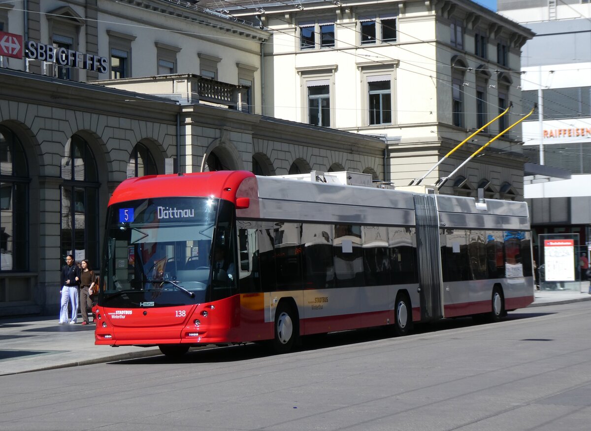 (273'486) - SW Winterthur - Nr. 138 - Hess/Hess Gelenktrolleybus am 2. April 2025 beim Hauptbahnhof Winterthur