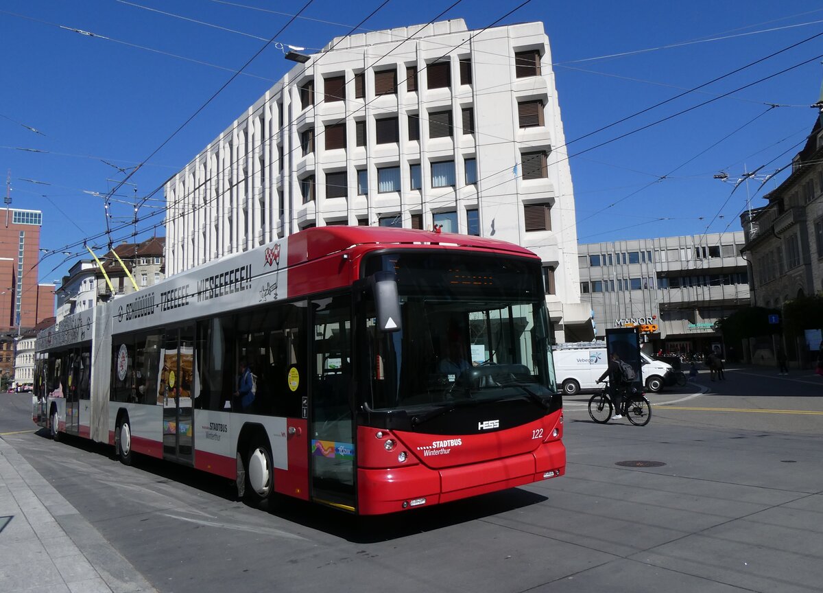 (273'499) - SW Winterthur - Nr. 122 - Hess/Hess Gelenktrolleybus am 2. April 2025 beim Hauptbahnhof Winterthur