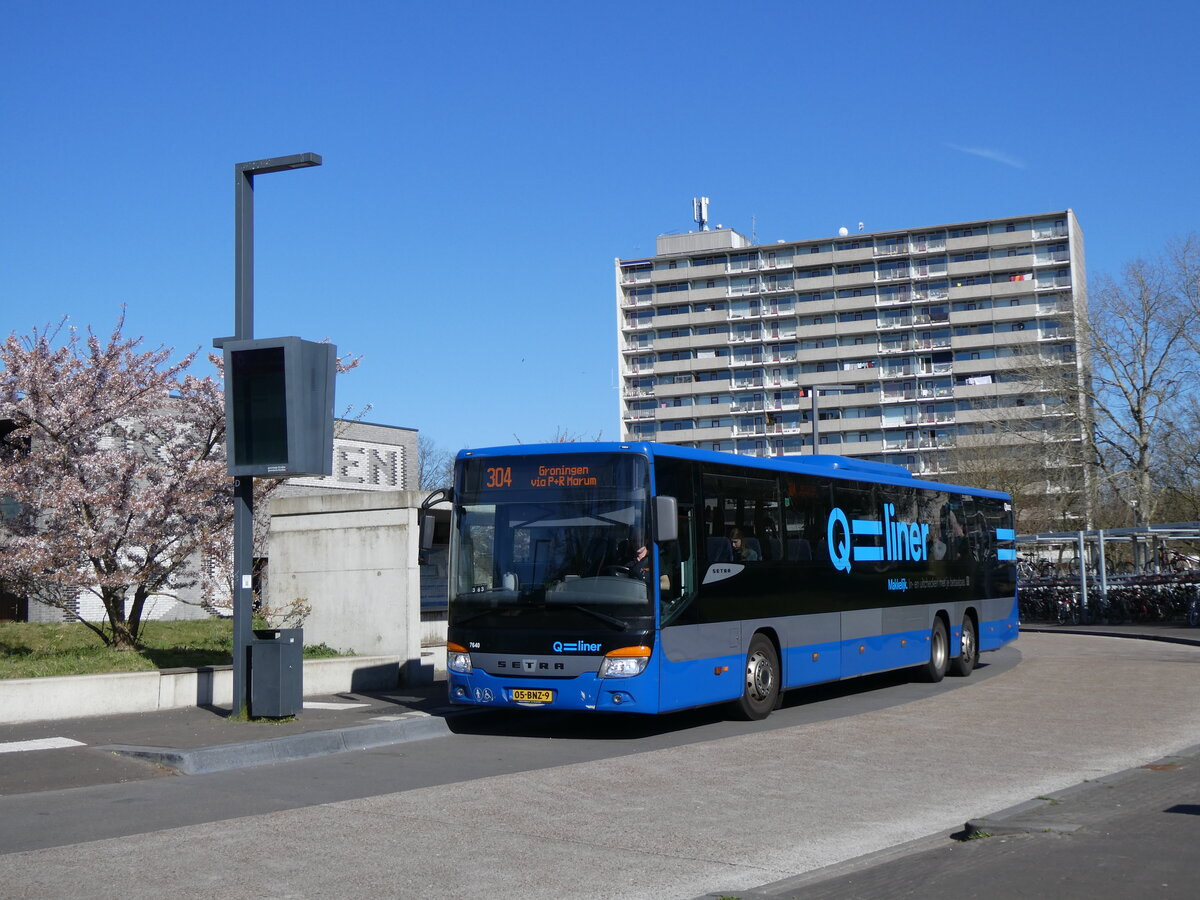 (273'608) - Qbuzz, Groningen - Nr. 7640/05-BNZ-9 - Setra am 5. April 2025 in Drachten, Transferium Oost