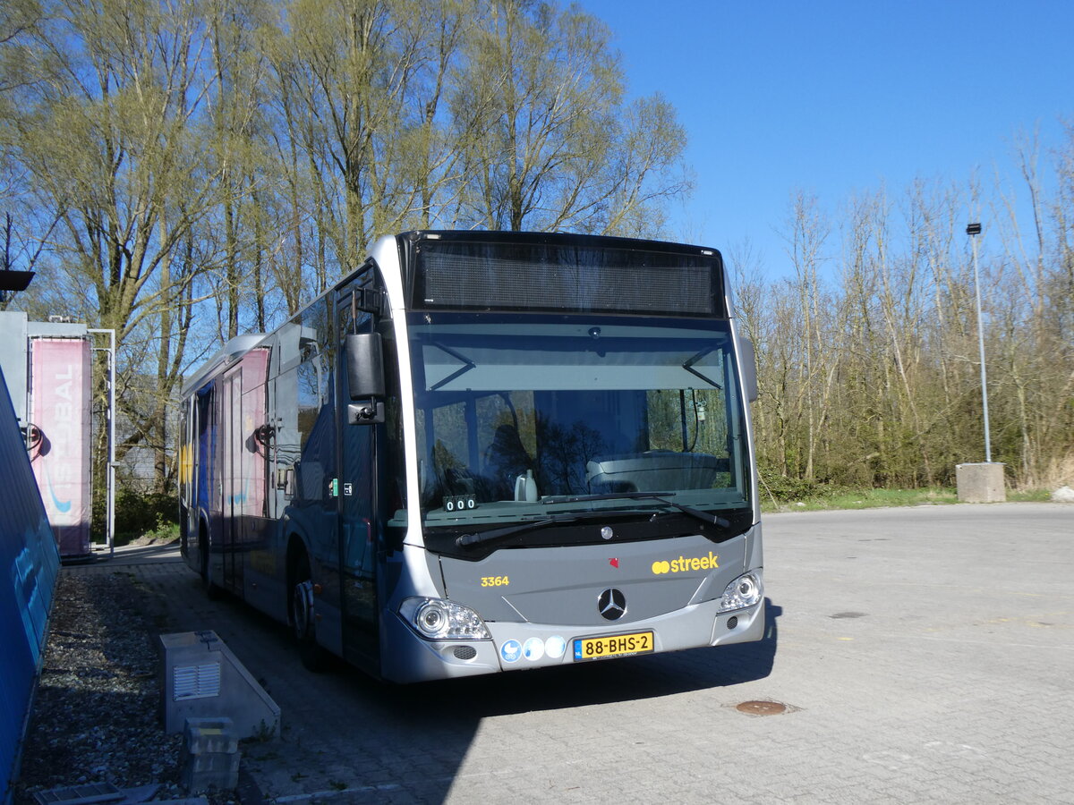 (273'722) - Qbuzz, Groningen - Nr. 3364/88-BHS-2 - Mercedes am 5. April 2025 in Zoutkamp, Garage