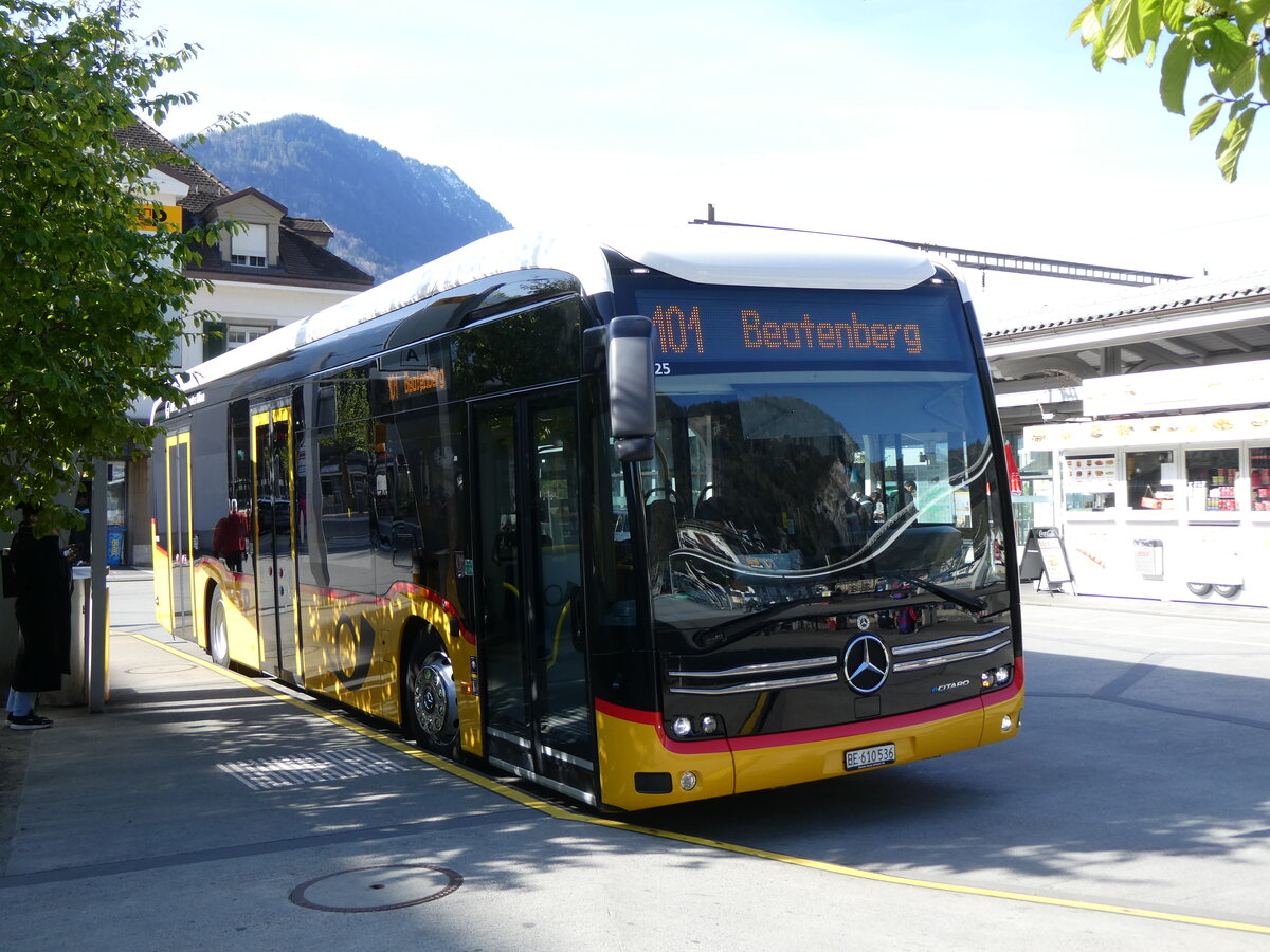 (273'778) - PostAuto Bern - BE 610'536/PID 12'125 - eMercedes am 10. April 2025 beim Bahnhof Interlaken West