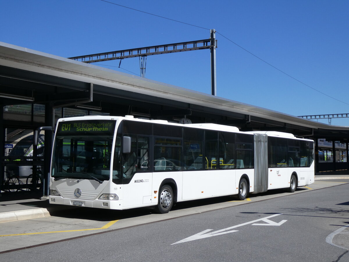 (273'834) - Wieland, Murten - Nr. 123/FR 300'604 - Mercedes (ex Knecht, Windisch Nr. 215; ex Interbus, Yverdon Nr. 215; ex BVB Basel Nr. 794; ex ASN Stadel Nr. 199/PID 4125) am 11. April 2025 beim Bahnhof Schpfheim