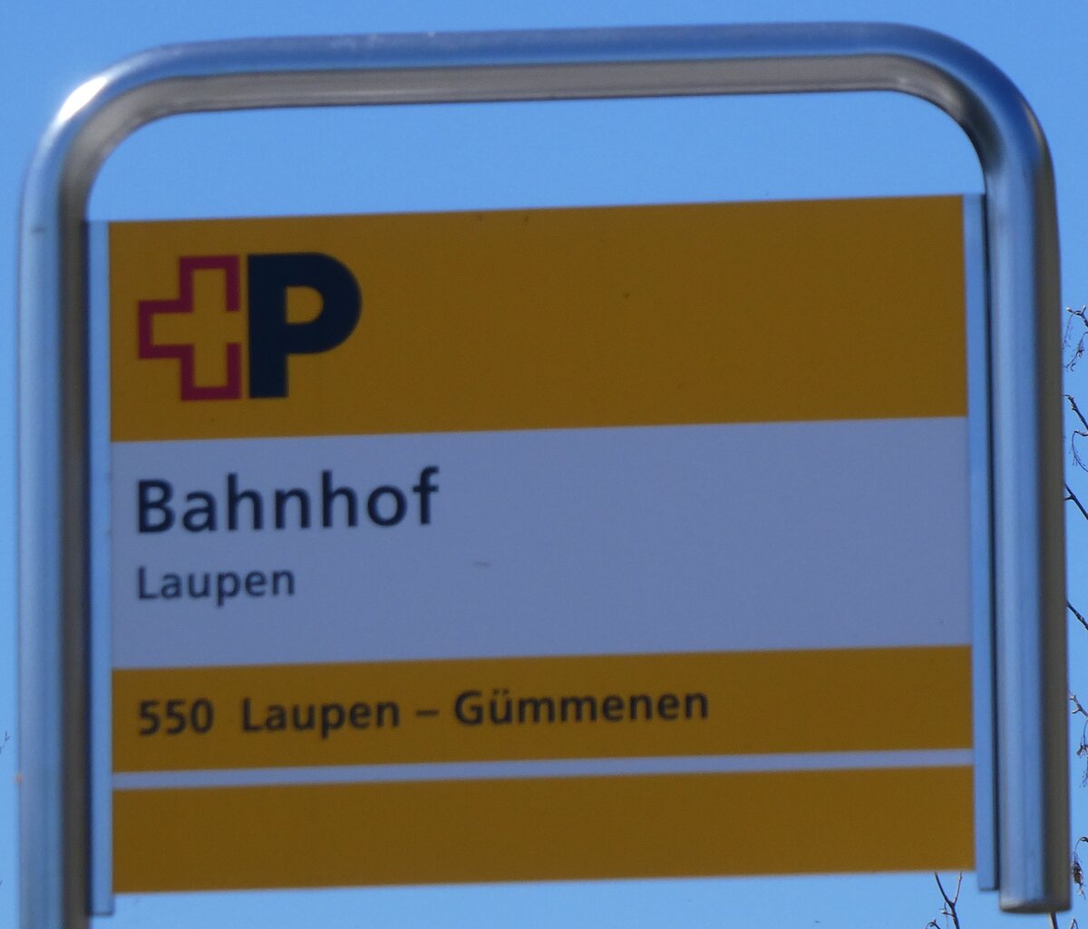 (273'855) - +P-Haltestellenschild - Laupen, Bahnhof - am 11. April 2025