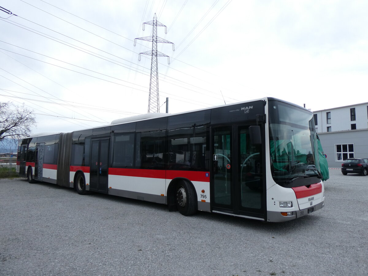 (273'899) - VBZ Zrich - Nr. 795 - MAN (ex St. Gallerbus, St. Gallen Nr. 286) am 12. April 2025 in Kerzers, Murtenstrasse