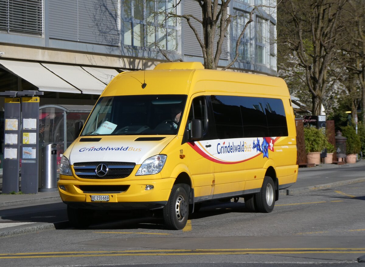(273'932) - GrindelwaldBus, Grindelwald - Nr. 10/BE 210'669 - Mercedes (ex Loretan, Inden) am 12. April 2025 beim Bahnhof Thun