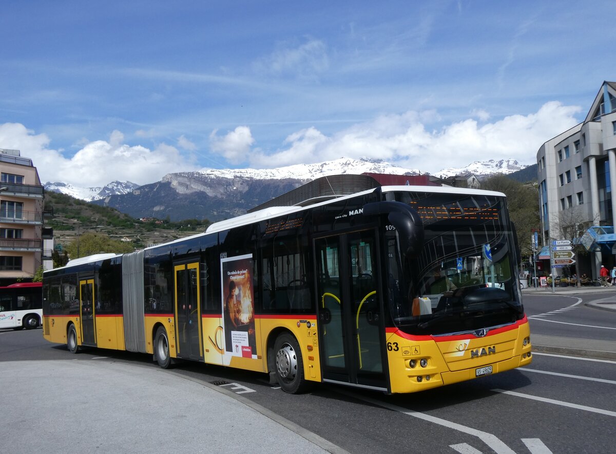 (273'954) - PostAuto Wallis - Nr. 63/VS 49'629/PID 10'956 - MAN am 14. April 2025 beim Bahnhof Sion