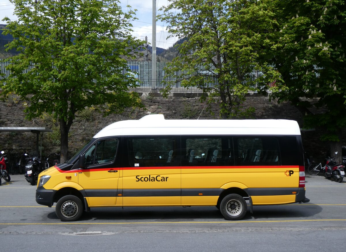 (274'012) - PostAuto Wallis - VS 468'402/PID 10'892 - Mercedes am 14. April 2025 beim Bahnhof Brig