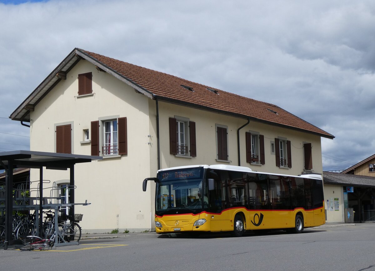 (274'072) - Wieland, Murten - Nr. 92/FR 300'634/PID 10'516 - Mercedes am 18. April 2025 beim Bahnhof Kerzers