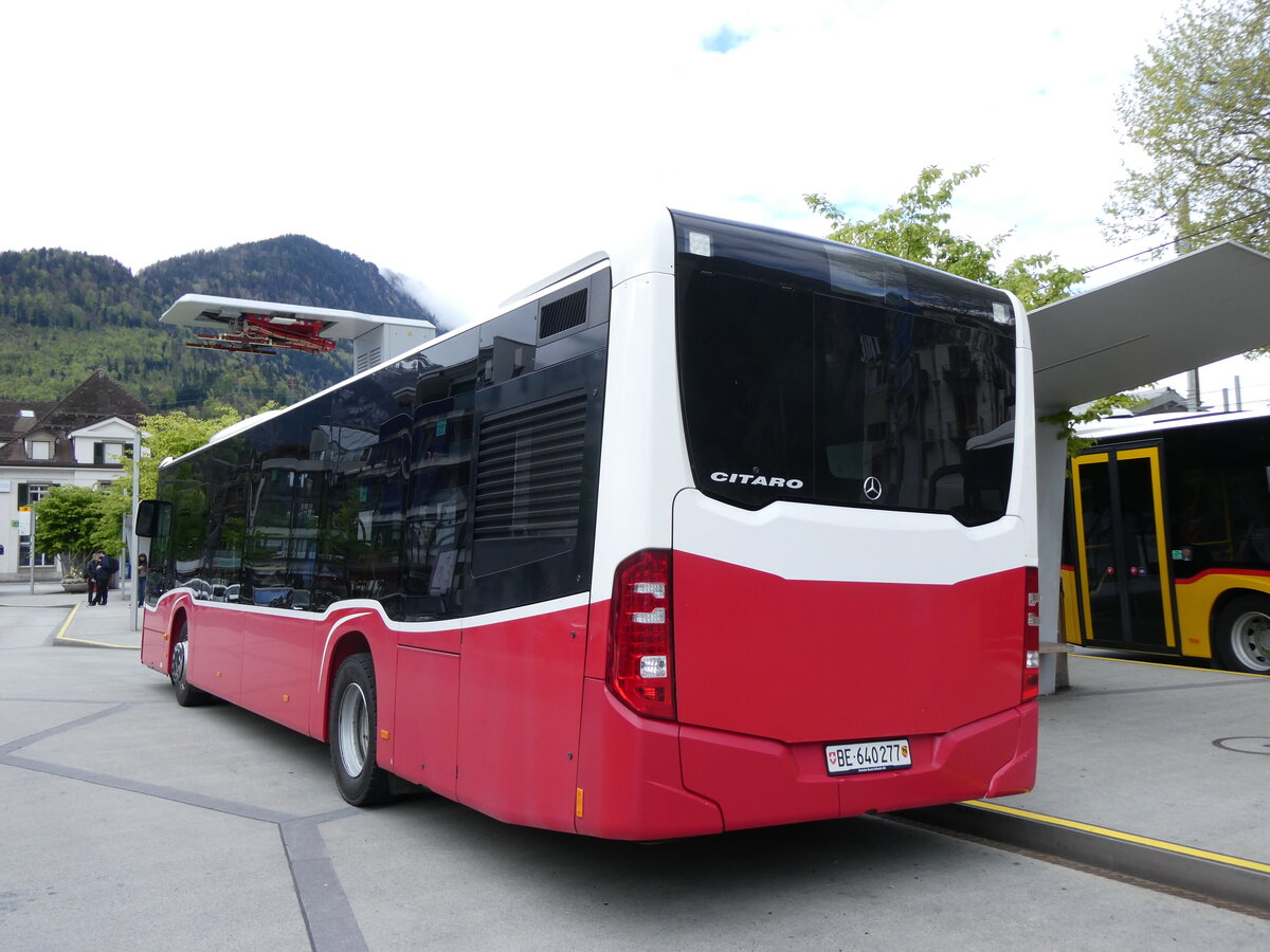 (274'157) - PostAuto Bern - BE 640'277/PID 12'318 - Mercedes (ex Wiener Linien, A-Wien Nr. 8158) am 24. April 2025 beim Bahnhof Interlaken West