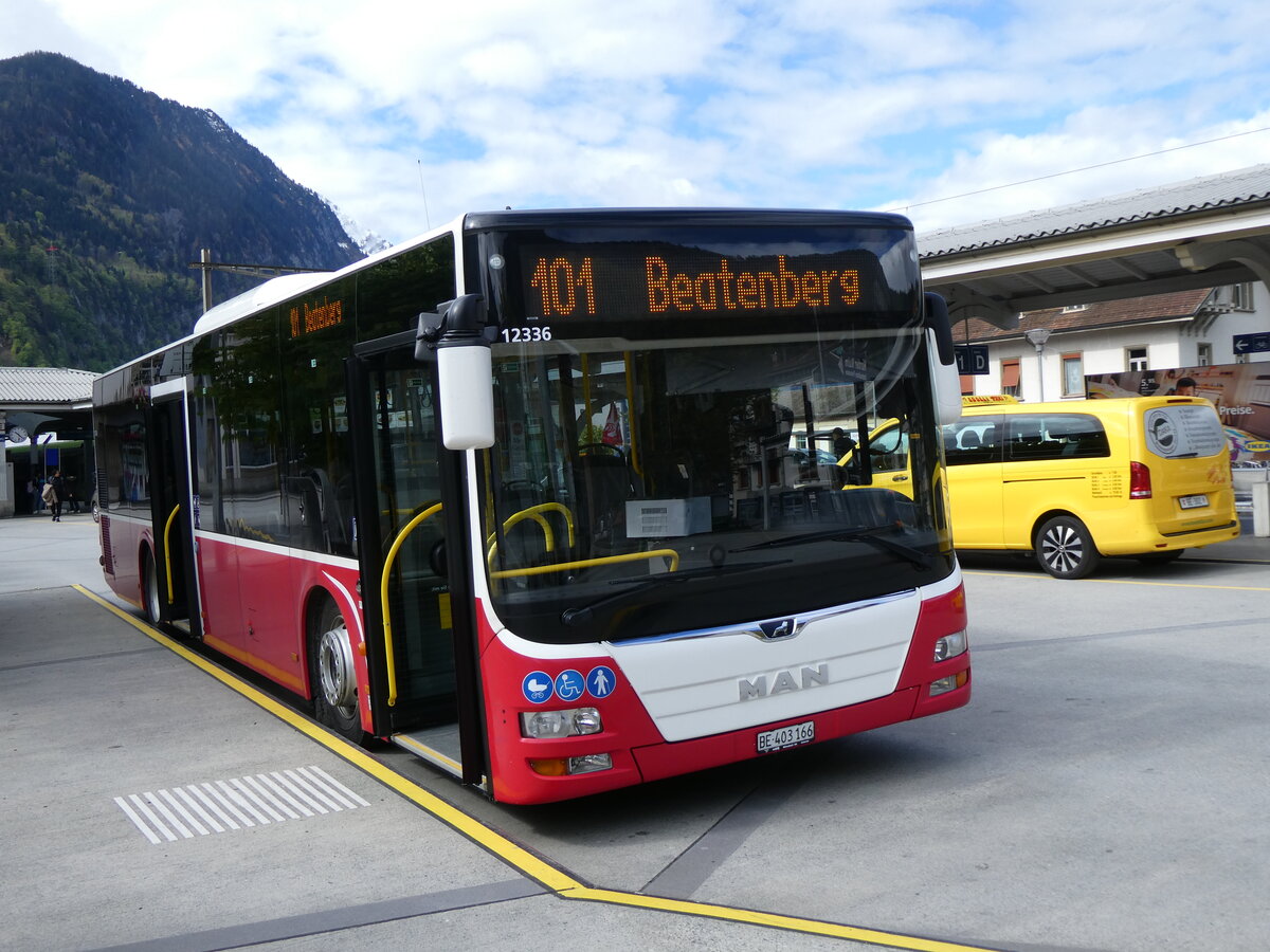 (274'161) - PostAuto Bern - BE 403'166/PID 12'336 - MAN (ex Dr. Richard, A-Wien Nr. 1411) am 24. April 2025 beim Bahnhof Interlaken West